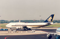 N122KH @ EHAM - Singapore Airlines - by Henk Geerlings