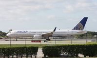 N18119 @ FLL - United 757 - by Florida Metal