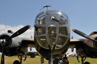 N3703G @ OSH - b-17