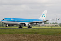 PH-AOK @ EHAM - KLM A330-200 - by Andy Graf-VAP