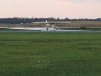 N1377M @ I95 - Departing Kenton, Ohio - by Bob Simmermon
