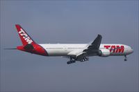 PT-MUA @ EDDF - Boeing 777-32W/ER - by Jerzy Maciaszek