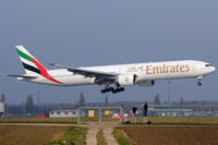 A6-EBR @ VIE - Emirates