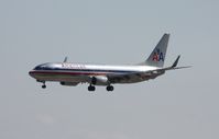 N825NN @ MIA - American 737 - by Florida Metal