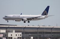 N14237 @ MIA - United 737