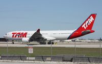 PT-MVU @ MIA - TAM A330