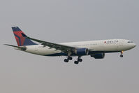 N855NW @ EHAM - Delta Airlines A330-200 - by Andy Graf-VAP