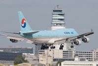HL7487 @ LOWW - Korean Air 747-400