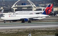N138DL @ KLAX - Lots of Delta planes at LAX - by Jonathan Ma
