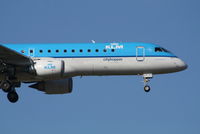 PH-EZB @ EBBR - Arrival of flight KL1723 to RWY 02 - by Daniel Vanderauwera