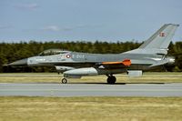 E-202 @ EKSP - descelerating after touchdown - by Friedrich Becker