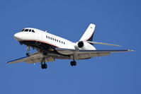 N286CX @ LAS - 1999 Dassault Falcon 2000 N268CX on short final to RWY 25R.