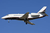 N286CX @ LAS - 1999 Dassault Falcon 2000 N286CX on short final to RWY 25R.