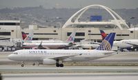 N420UA @ KLAX - Arriving at LAX - by Todd Royer