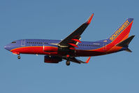 N924WN @ LAS - Southwest Airlines N924WN on short final to RWY 25L. - by Dean Heald