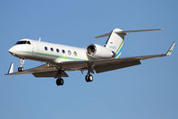 N240CX @ LAX - 1999 Gulfstream G-IV(SP) N240CX from Toronto Pearson Int'l (CYYZ) on short final to RWY 25L.