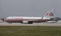 N825NN @ MIA - American 737 - by Florida Metal