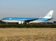 PH-AOC @ EHAM - Landing on runway R18 of Schiphol Airport - by Willem Göebel