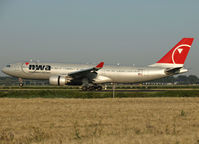 N852NW @ EHAM - Landing on runway R18 of Schiphol Airport - by Willem Göebel