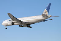 N779UA @ KORD - United Airlines Boeing 777-222, UAL907 arriving from Munich EDDM / MUC, RWY 28 approach KORD. - by Mark Kalfas