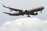 N370AA @ KORD - American Airlines N370AA on approach RWY 10 KORD. - by Mark Kalfas