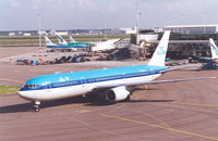 PH-BZM @ EHAM - KLM ' - by Henk Geerlings
