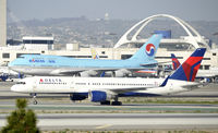 N640DL @ KLAX - Just Arrived at LAX on 25L - by Todd Royer
