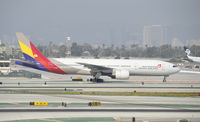 HL7739 @ KLAX - Taxiing to gate - by Todd Royer