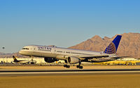 N571UA @ KLAS - United Airlines Boeing 757-222 N571UA (cn 26681/506)

- Las Vegas - McCarran International (LAS / KLAS)
USA - Nevada, February 10, 2012
Photo: Tomás Del Coro - by Tomás Del Coro