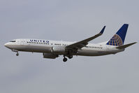 N78511 @ LAX - United Airlines N78511 (FLT UAL1511) from Houston Bush Intercontinental Airport (KIAH) on short final to RWY 25L. - by Dean Heald