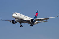 N640DL @ LAX - Delta Air Lines N640DL (FLT DAL1554) from Hartsfield-Jackson Atlanta Int'l (KATL) on short final to RWY 25L. - by Dean Heald