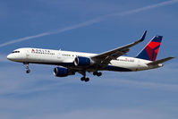 N640DL @ LAX - Delta Air Lines N640DL (FLT DAL1554) from Hartsfield-Jackson Atlanta Int'l (KATL) on short final to RWY 25L. - by Dean Heald