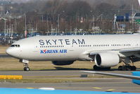 HL7733 @ EHAM - Korean Airlines - by Chris Hall