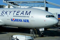 HL7733 @ EHAM - Korean Airlines - by Chris Hall