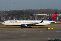 N186DN @ EHAM - Delta Airlines - by Chris Hall