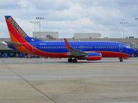 N392SW @ KATL - Southwest Airlines Boeing 737-700 - by Dexter Greene
