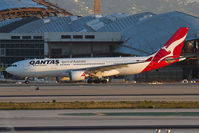 VH-EBG @ LAX - Qantas VH-EBG (FLT QFA25) taxiing to the north gates after arrival from Auckland (NZAA/AKL) early in the morning.