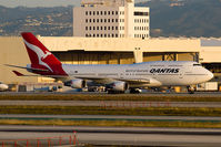VH-OEH @ LAX - Qantas VH-OEH (FLT QFA15) taxiing to Gate 86 after arrival on the north complex from Brisbane (YBBN/BNE) in the early morning.