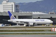 N222UA @ KLAX - Taxiing to gate - by Todd Royer