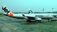 VH-EBS @ SIN - Jetstar Airways - by tukun59@AbahAtok