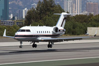N46F @ SMO - Hunt Consolidated Inc 2003 Bombardier CL-600-2B16 Challenger 604 N46F from Dallas Love Field (KDAL) landing RWY 21.