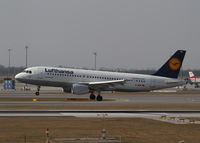 D-AIPK @ LOWW - Lufthansa Airbus A320 - by Thomas Ranner