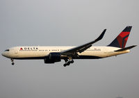 N1602 @ LEBL - Landing rwy 25R in new c/s and fitted with winglets... - by Shunn311