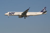 SP-LND @ EBBR - Arrival of flight LO235 to RWY 25L