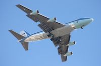 82-8000 @ MCO - Air Force One on approach - by Florida Metal