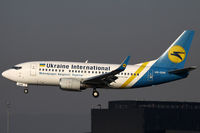 UR-GAK @ LOWW - Ukraine International - by Loetsch Andreas