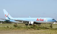 PH-OYI @ TNCA - PH-OYI