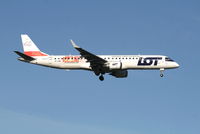 SP-LNB @ EBBR - Arrival of flight LO235 to RWY 02
