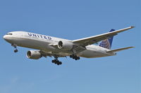 N228UA @ KORD - United Airlines Boeing 777-222, UAL850 arriving from Beijing Capital Int'l/ZBAA, RWY 28 approach KORD. - by Mark Kalfas