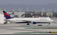 N126DL @ KLAX - Taxiing to gate at LAX - by Todd Royer
